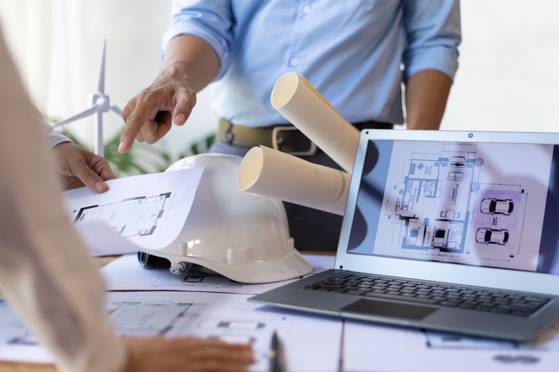 architect-and-engineer-discuss-building-blueprint-2026-01-08-08-10-13-utc